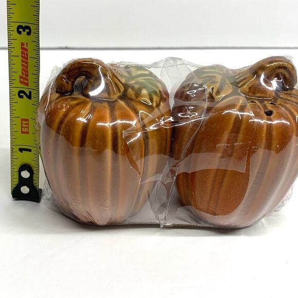 NOS Vintage Inspired Pumpkin Fall Harvest 2”x2” Salt Pepper Shaker Set Ceramic - Picture 7 of 9